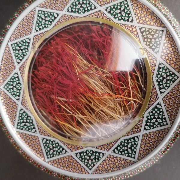 زعفران دختر پیچ